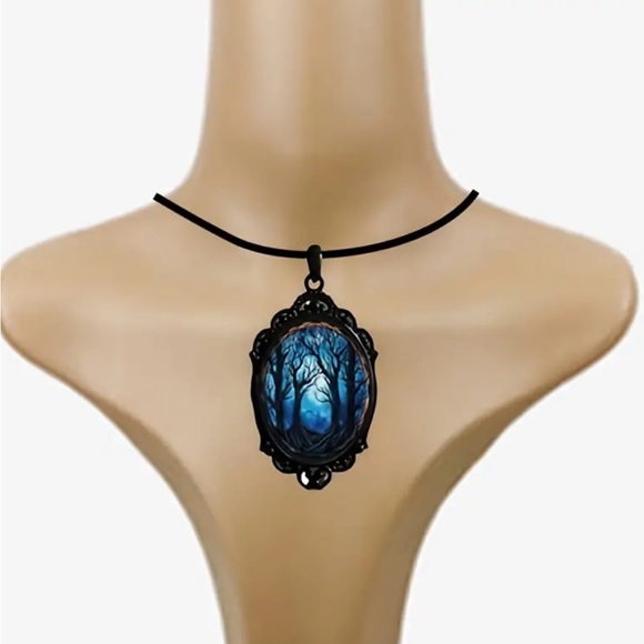 🛑 LAST ONE 🛑 Dark Woods Pendant Necklace - Picture 2 of 3